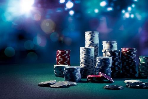 Q7MM အက်ပ် Myanmar Smartphone ဖြင့် Online Casino Slots ကစားနေသော မြင်ကွင်း